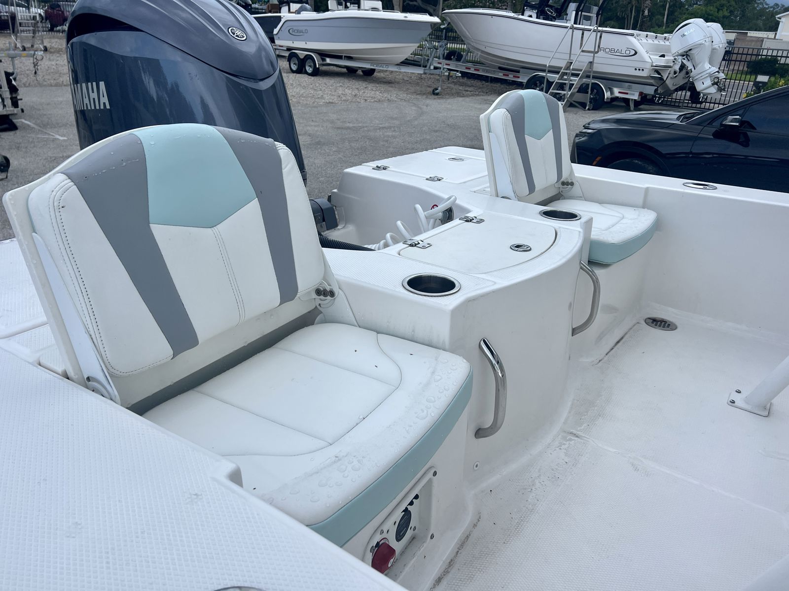 2024 Robalo 206 Cayman-15