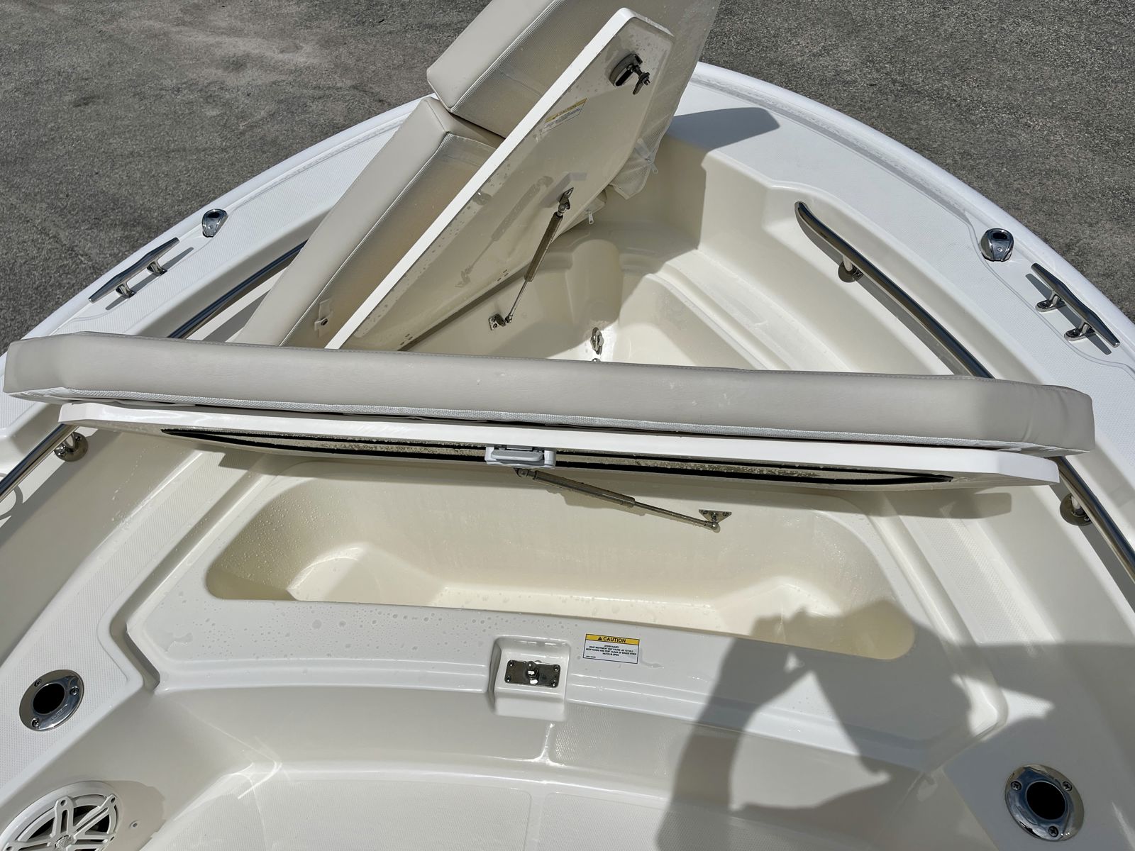 2026 Boston whaler 22DNT-21