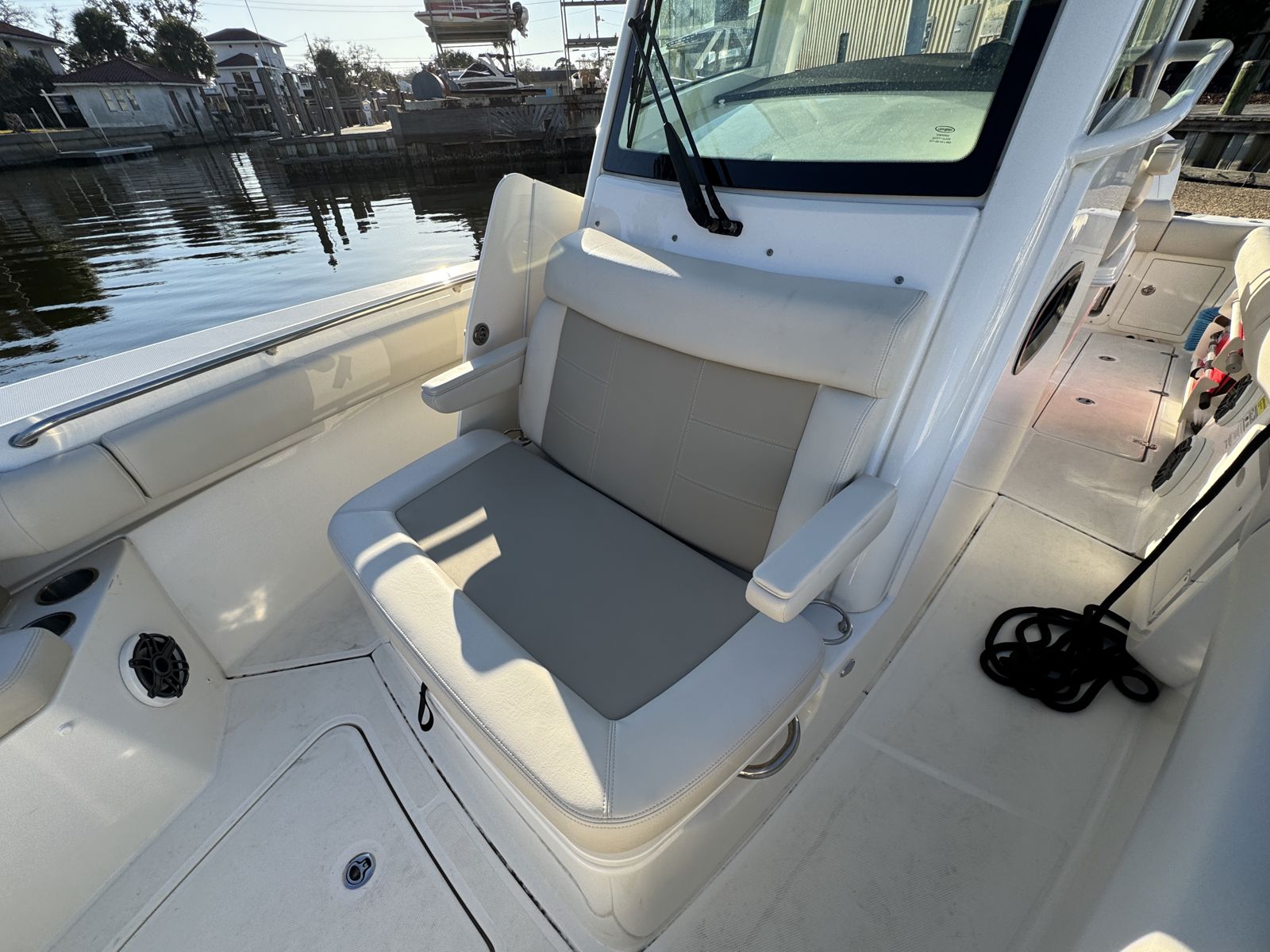 2023 Boston whaler 250 Outrage-6