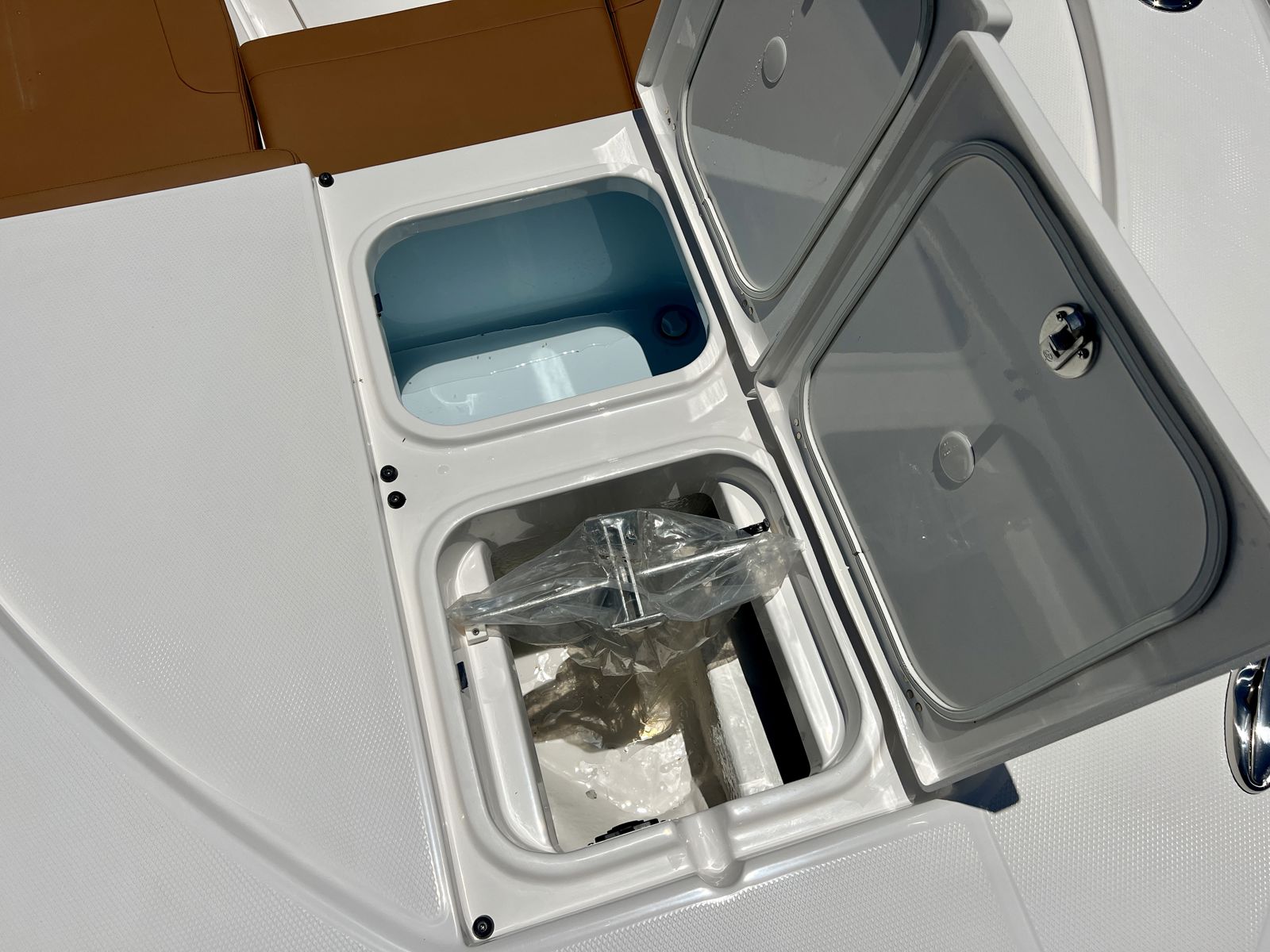 2025 Robalo 266 Cayman-23