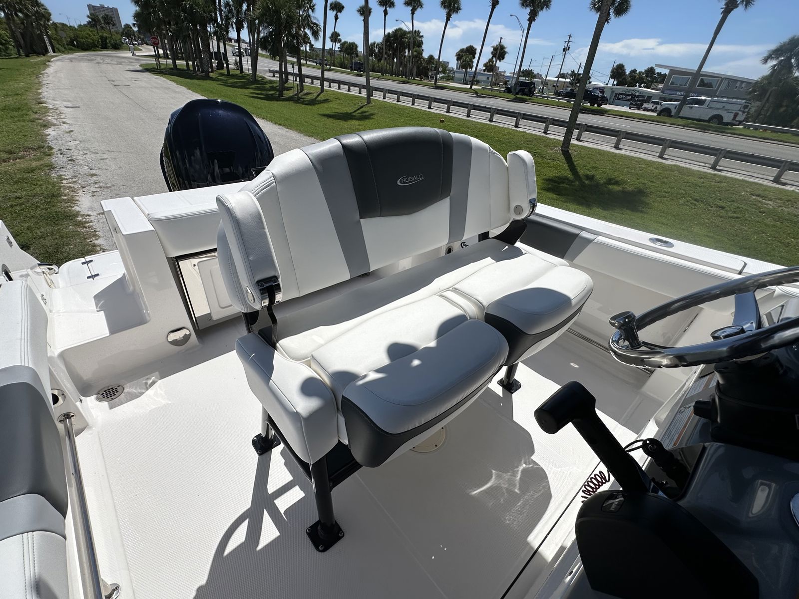 2024 Robalo R230-14