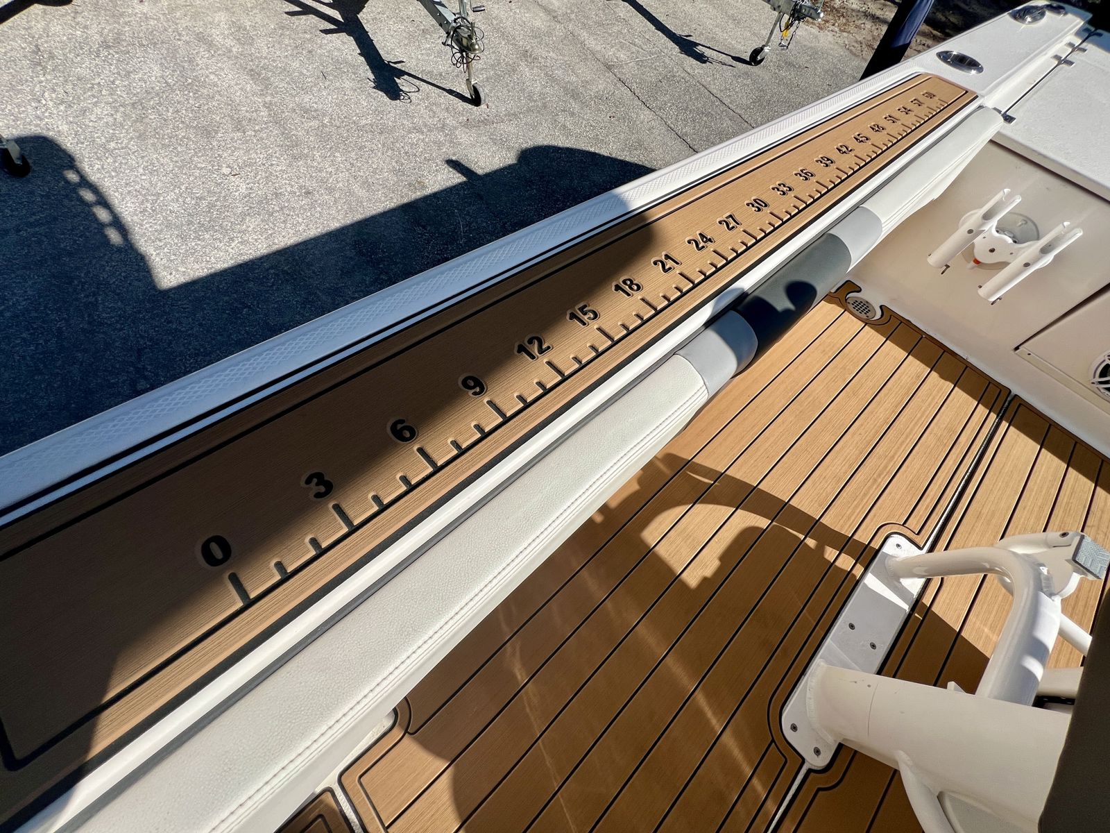 2023 Robalo 266 Cayman-15