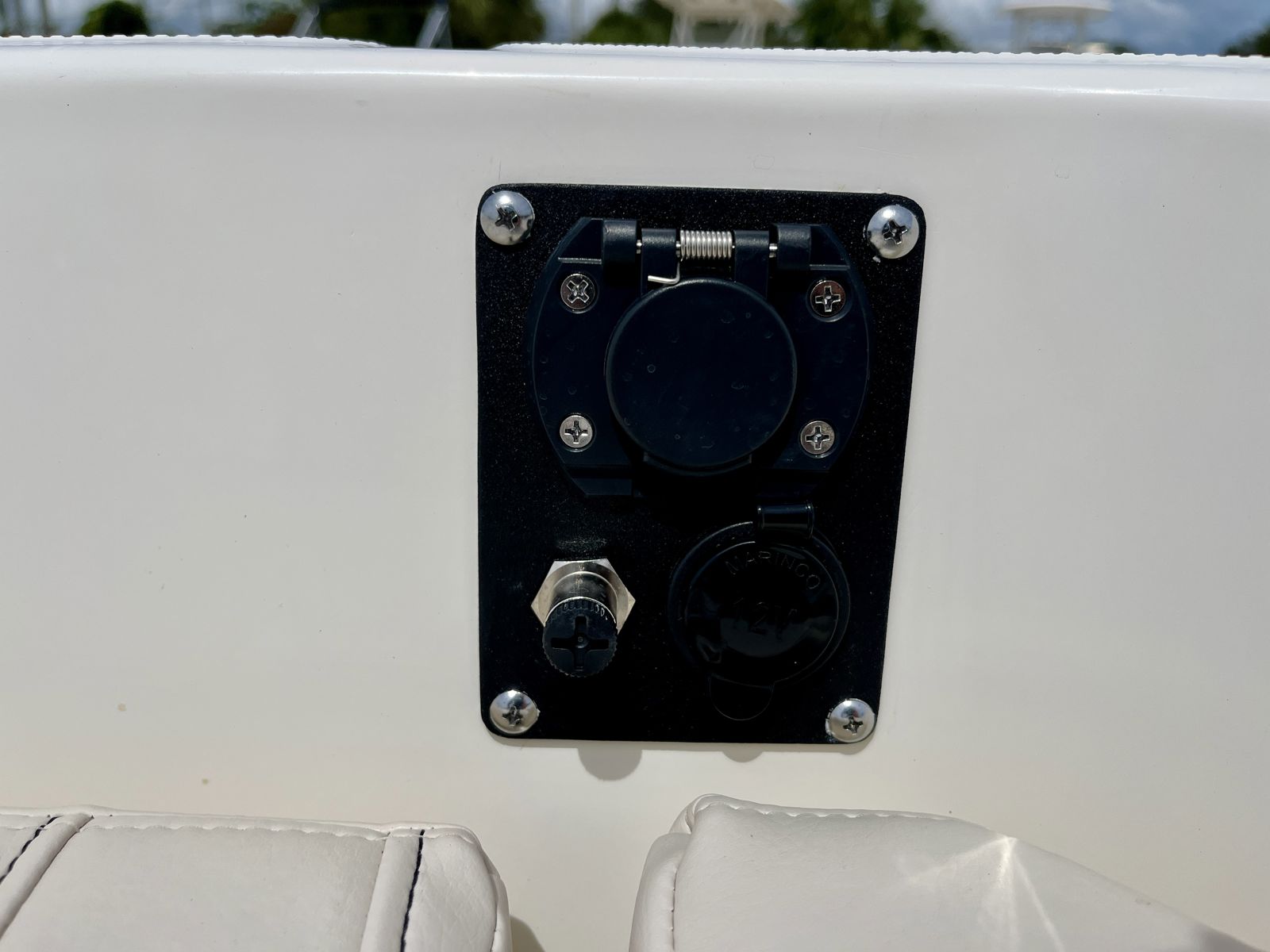 2026 Boston whaler 22DNT-24