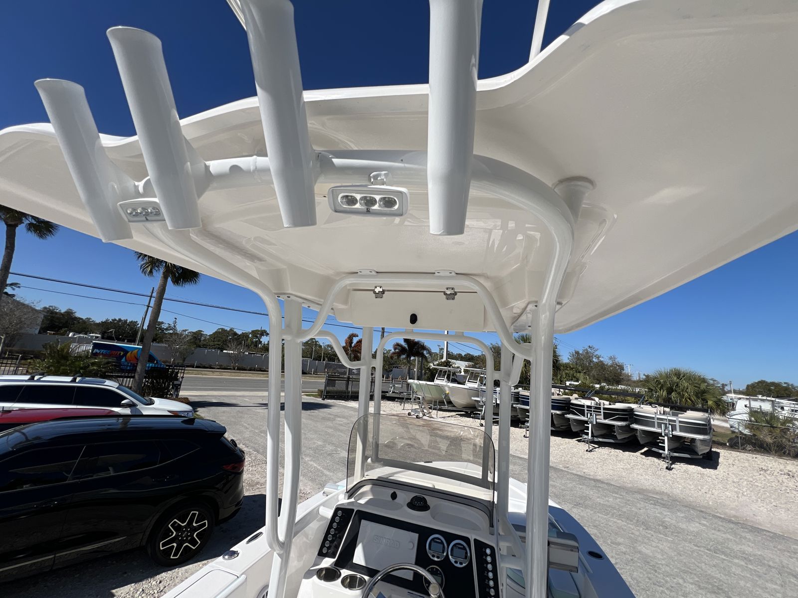 2024 Robalo 226 Cayman-16