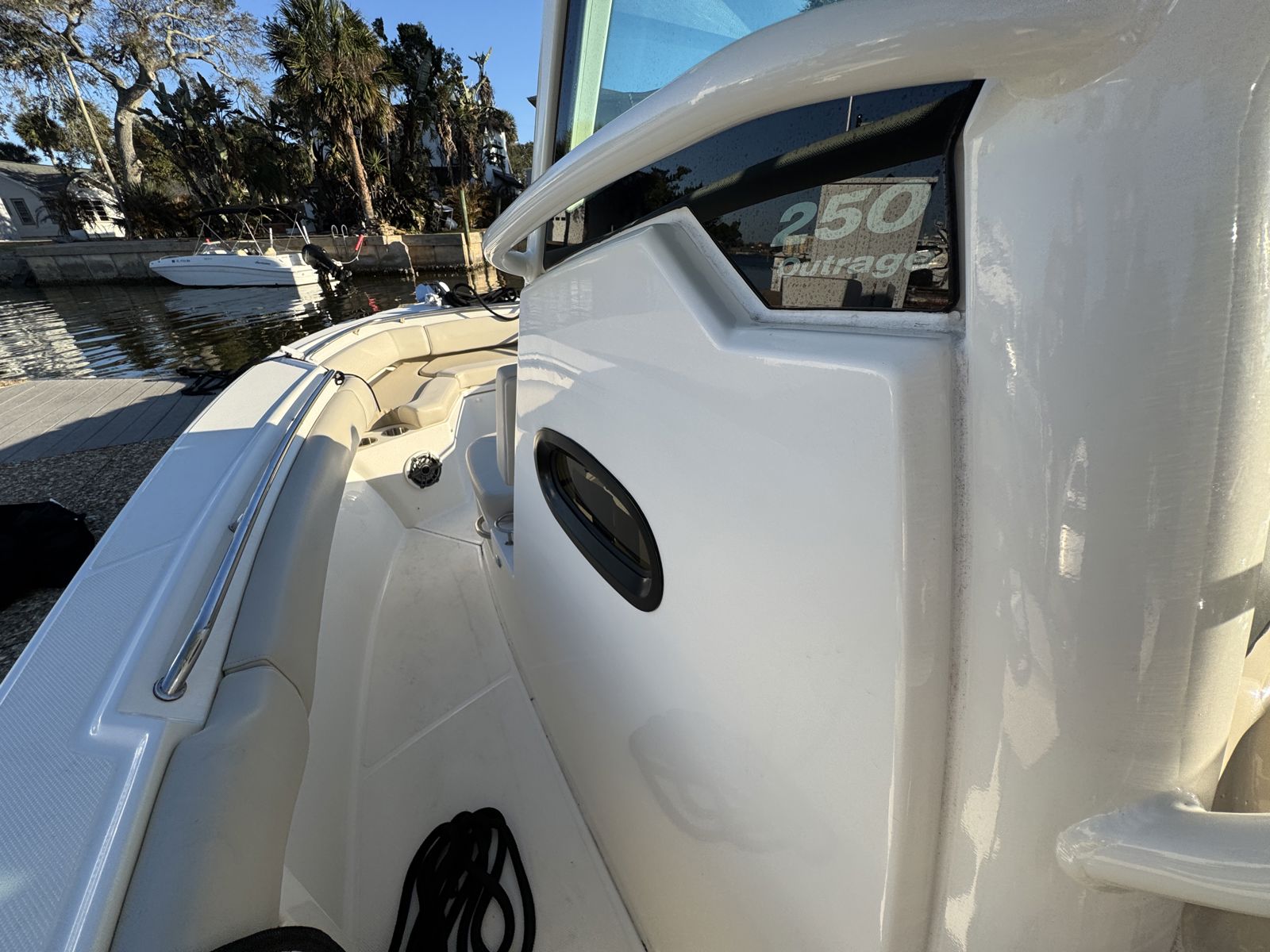 2023 Boston whaler 250 Outrage-7