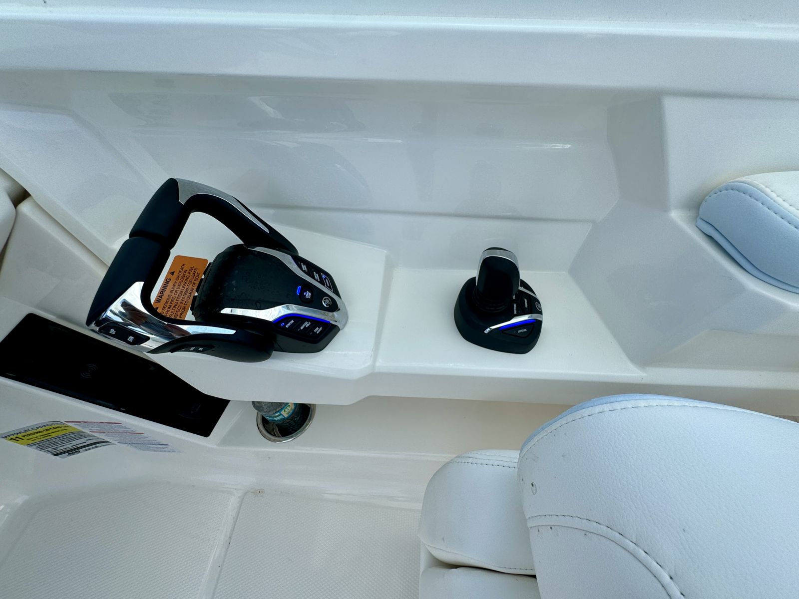 2025 Robalo R257-19