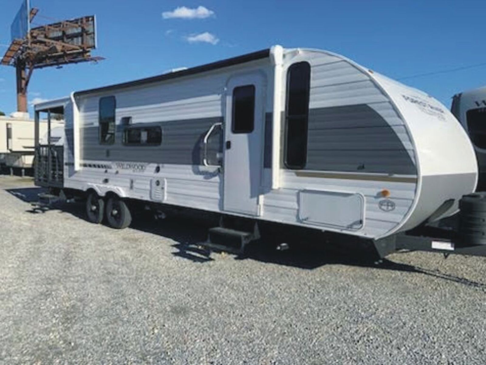 2025 Forest River Wildwood X-Lite 22VERANDA Travel Trailer