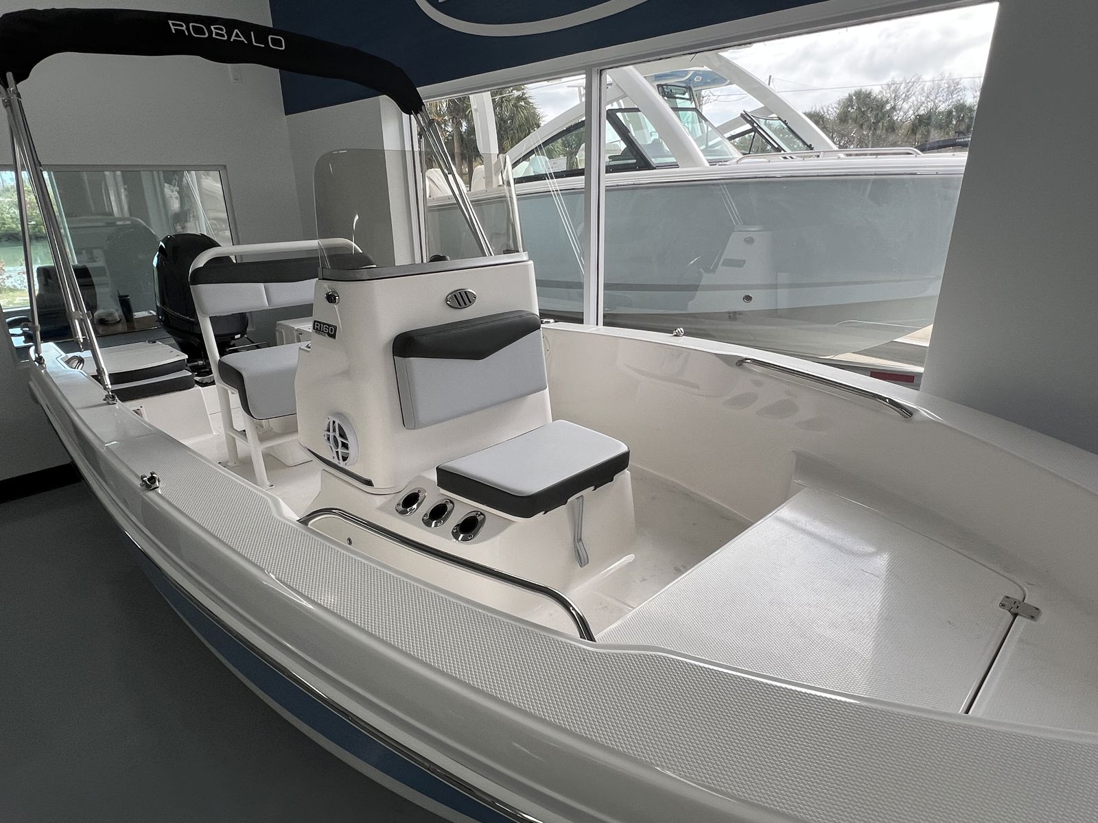 2026 Robalo R160-5