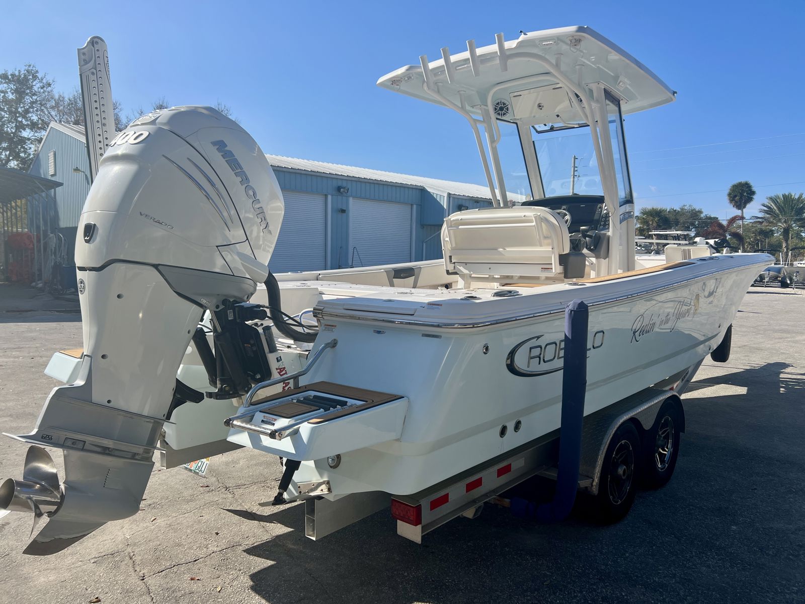 2023 Robalo 266 Cayman-4