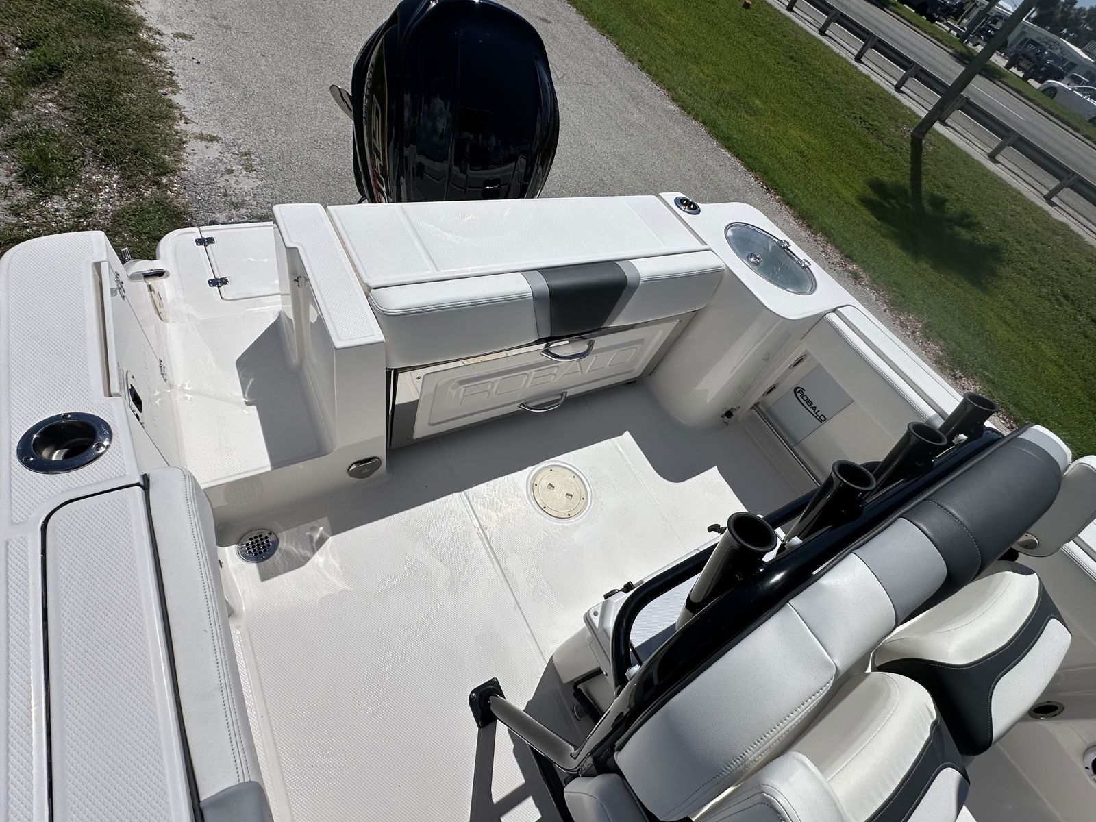 2024 Robalo R230-12