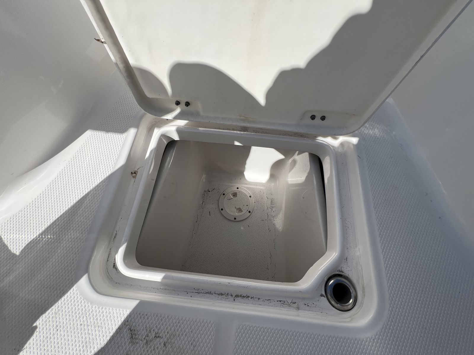 2024 Robalo 226 Cayman-22