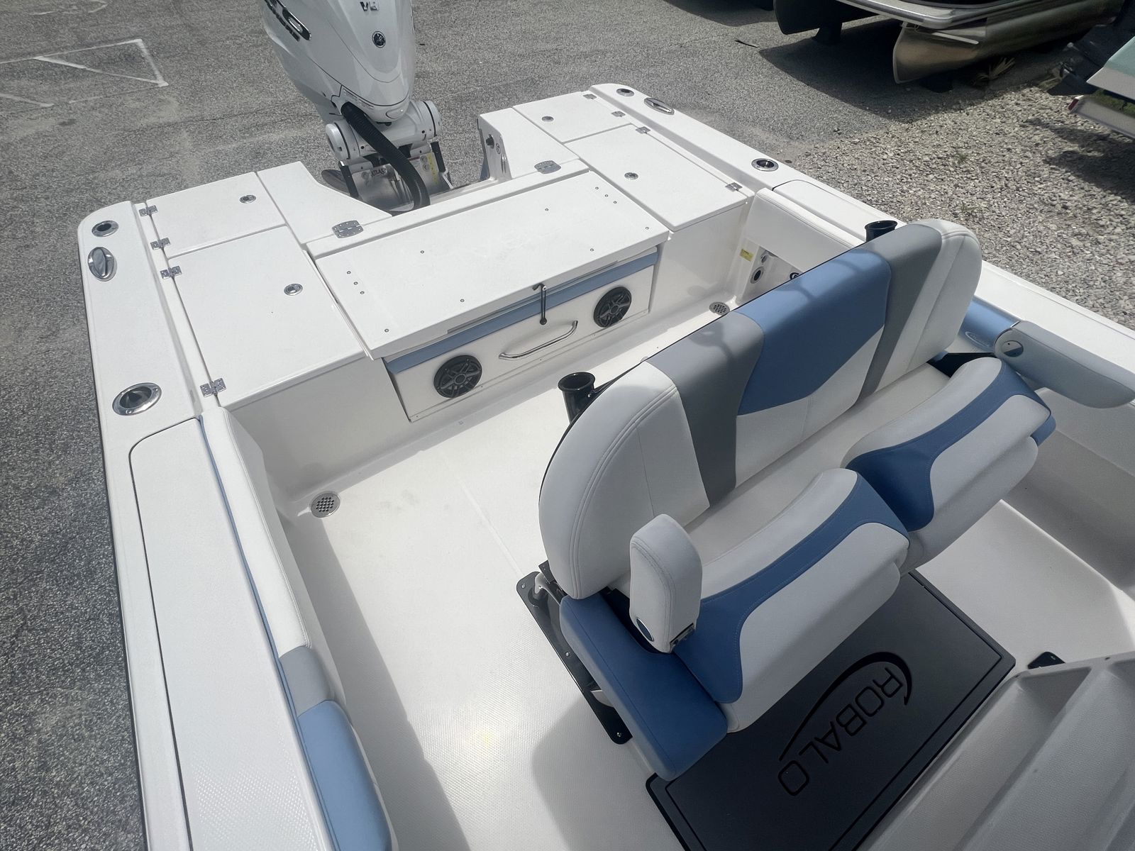 2025 Robalo 266 SD Cayman-14