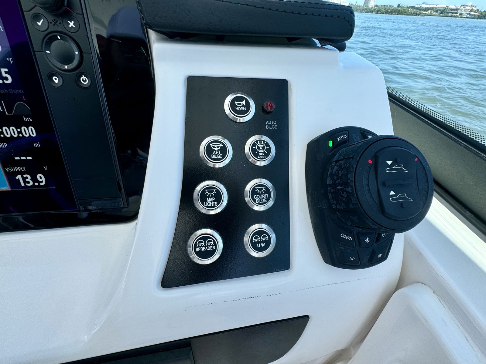2025 Robalo R257-34