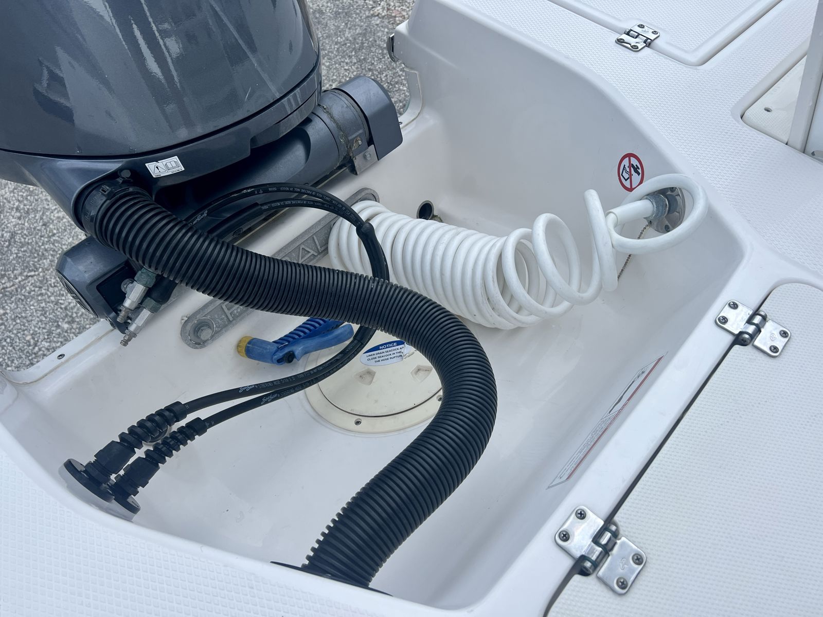 2024 Robalo 206 Cayman-17