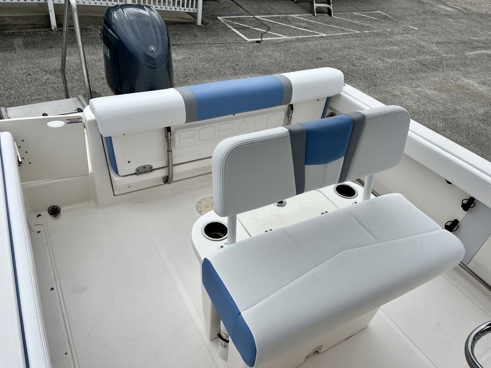 2024 Robalo r222 R222-1-9