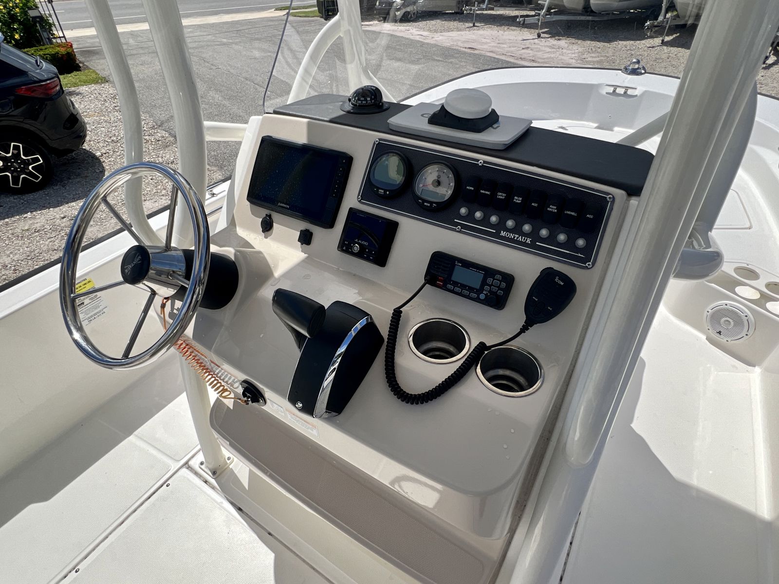2023 Boston whaler 210 Montauk-12