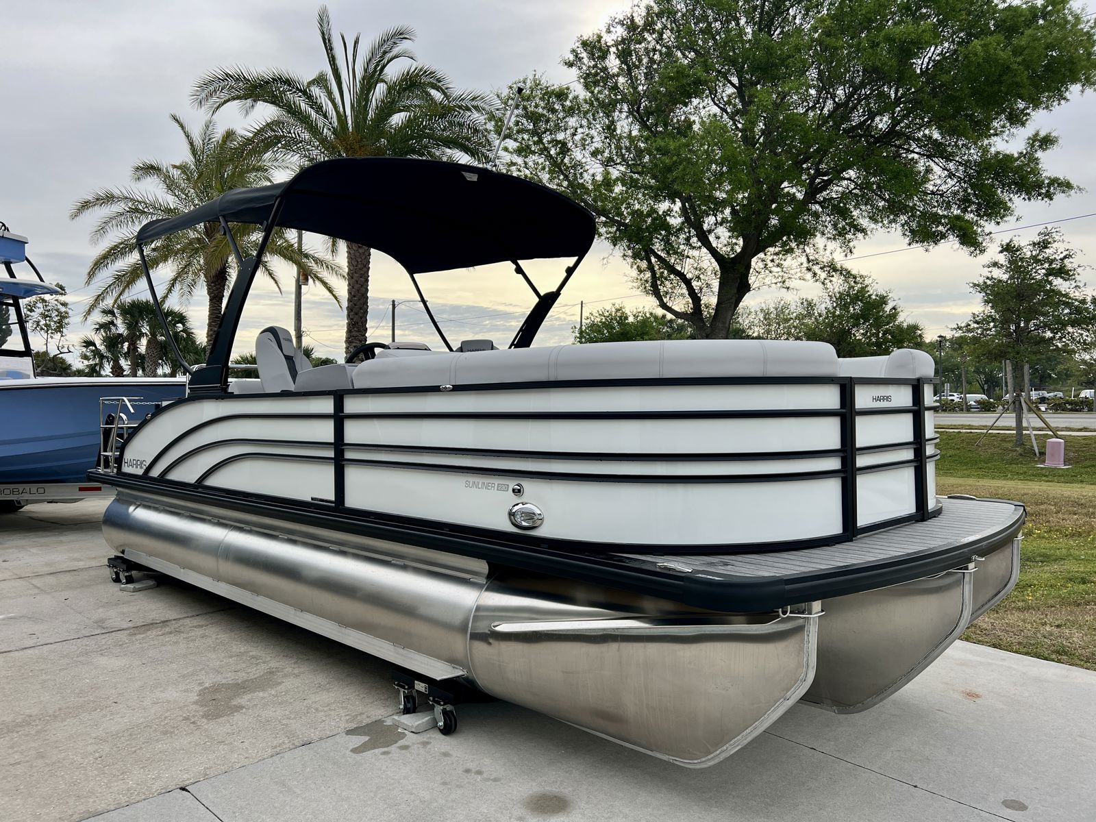 2025 Harris Sunliner 2300