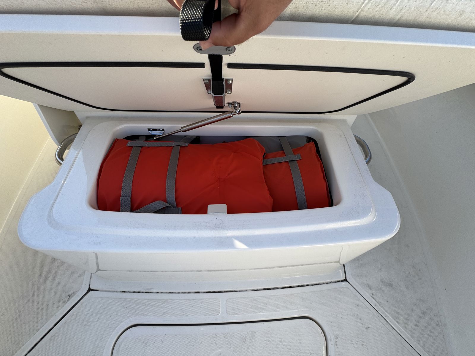 2023 Boston whaler 250 Outrage-14