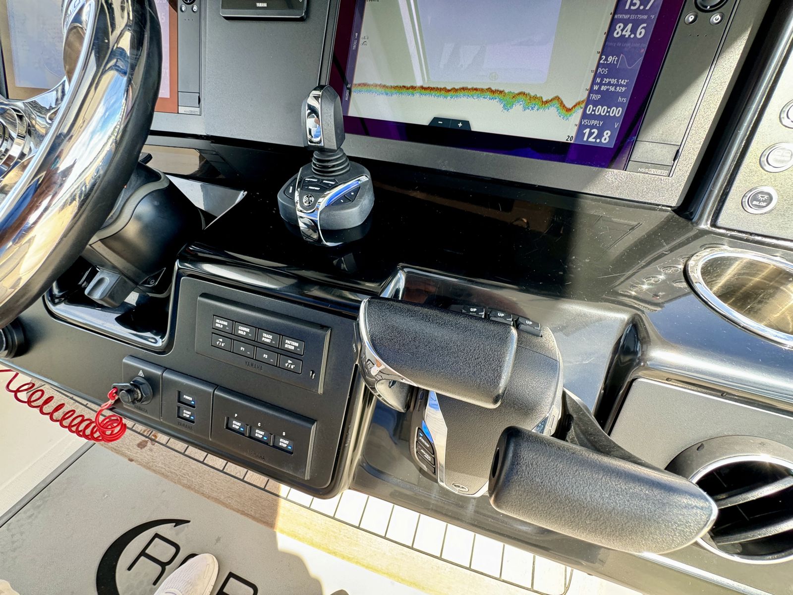 2022 Robalo R360-51