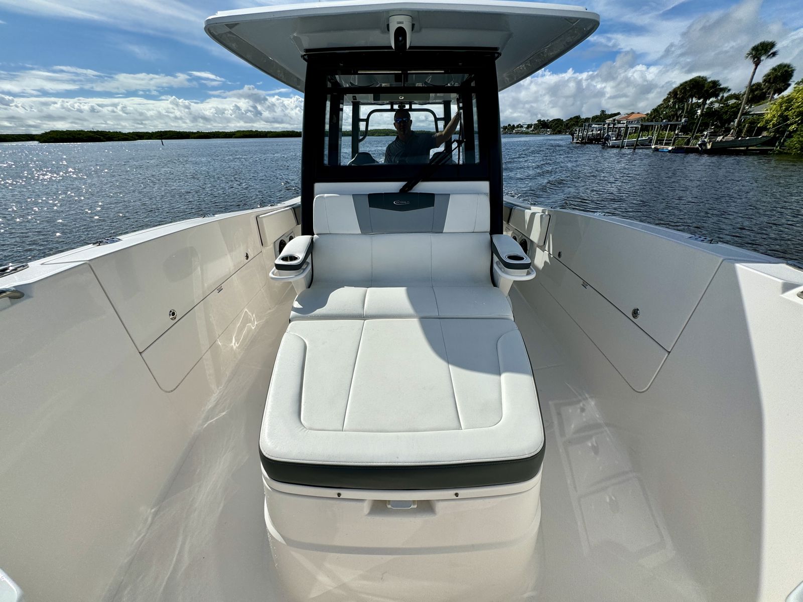 2022 Robalo R360-60