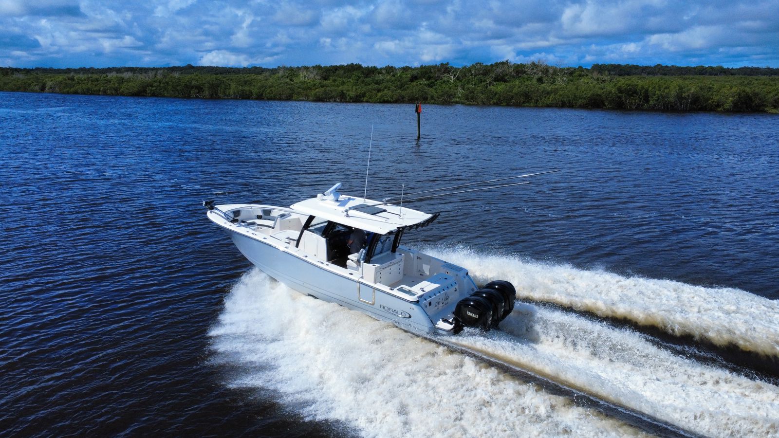 2022 Robalo R360-27