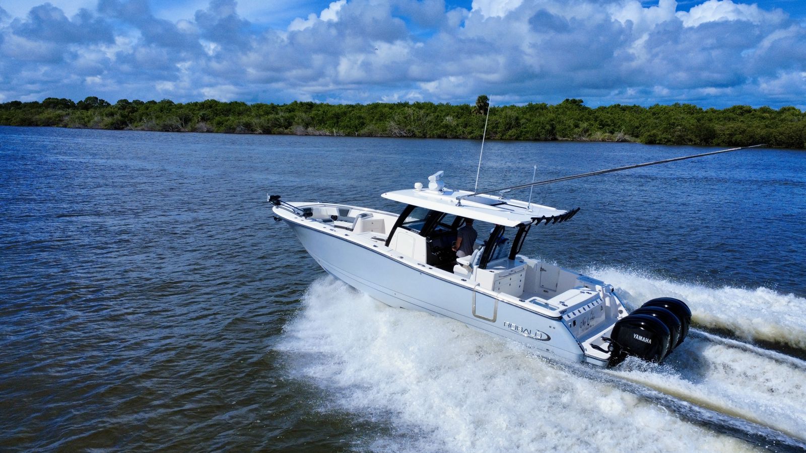 2022 Robalo R360-11