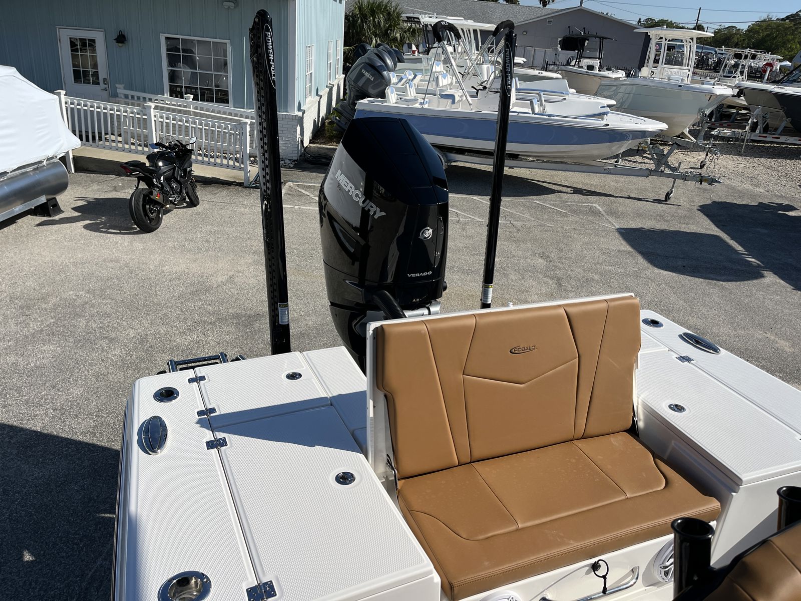 2025 Robalo 246 Cayman-8