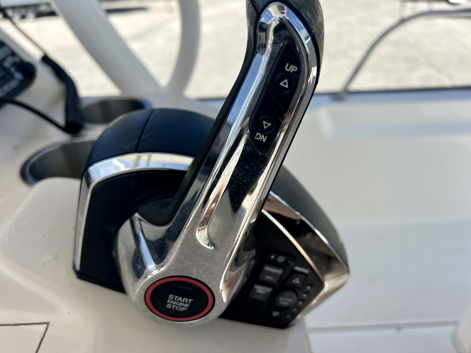 2023 Boston whaler 210 Montauk-15