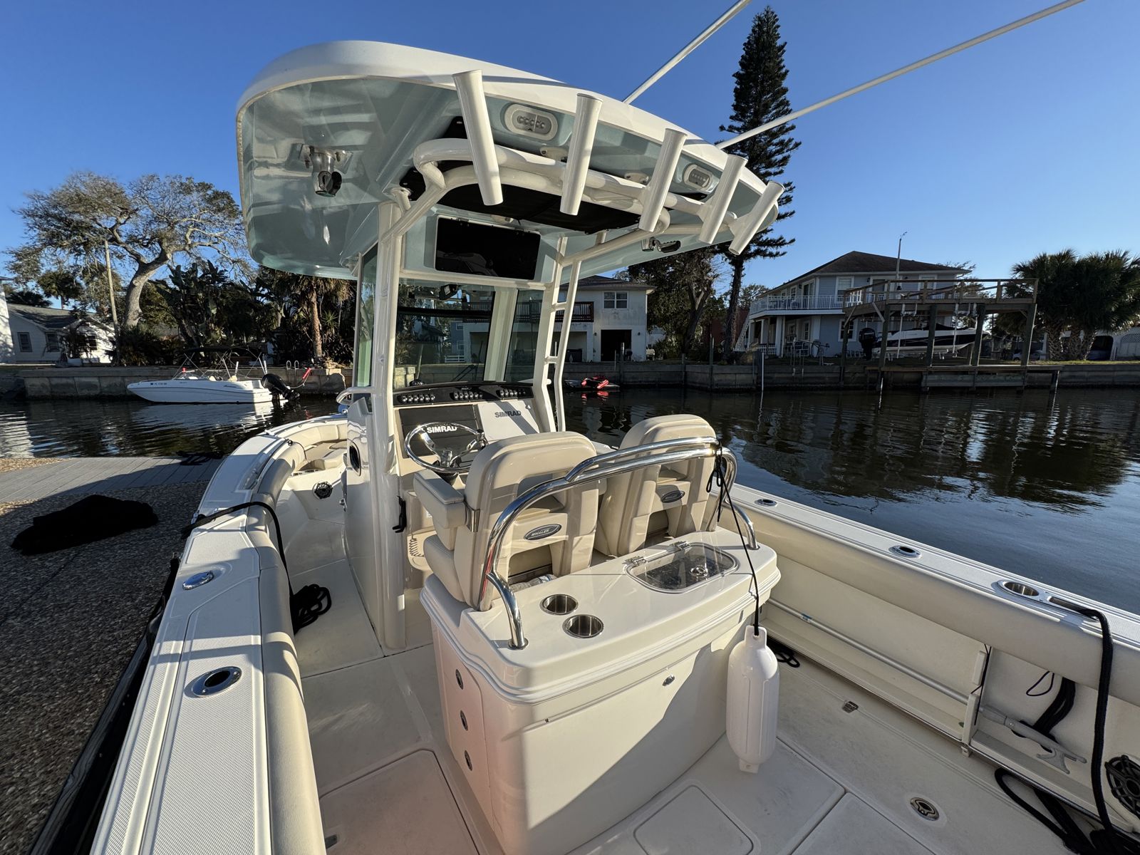 2023 Boston whaler 250 Outrage-16