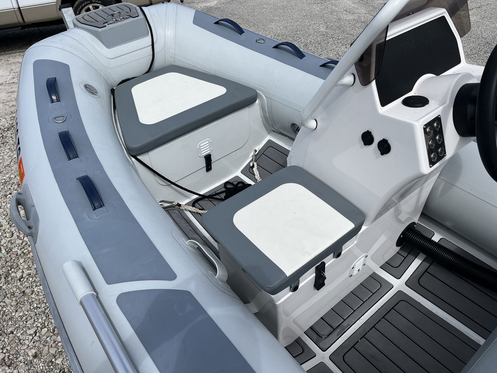 2023 Highfield CL360LS-12