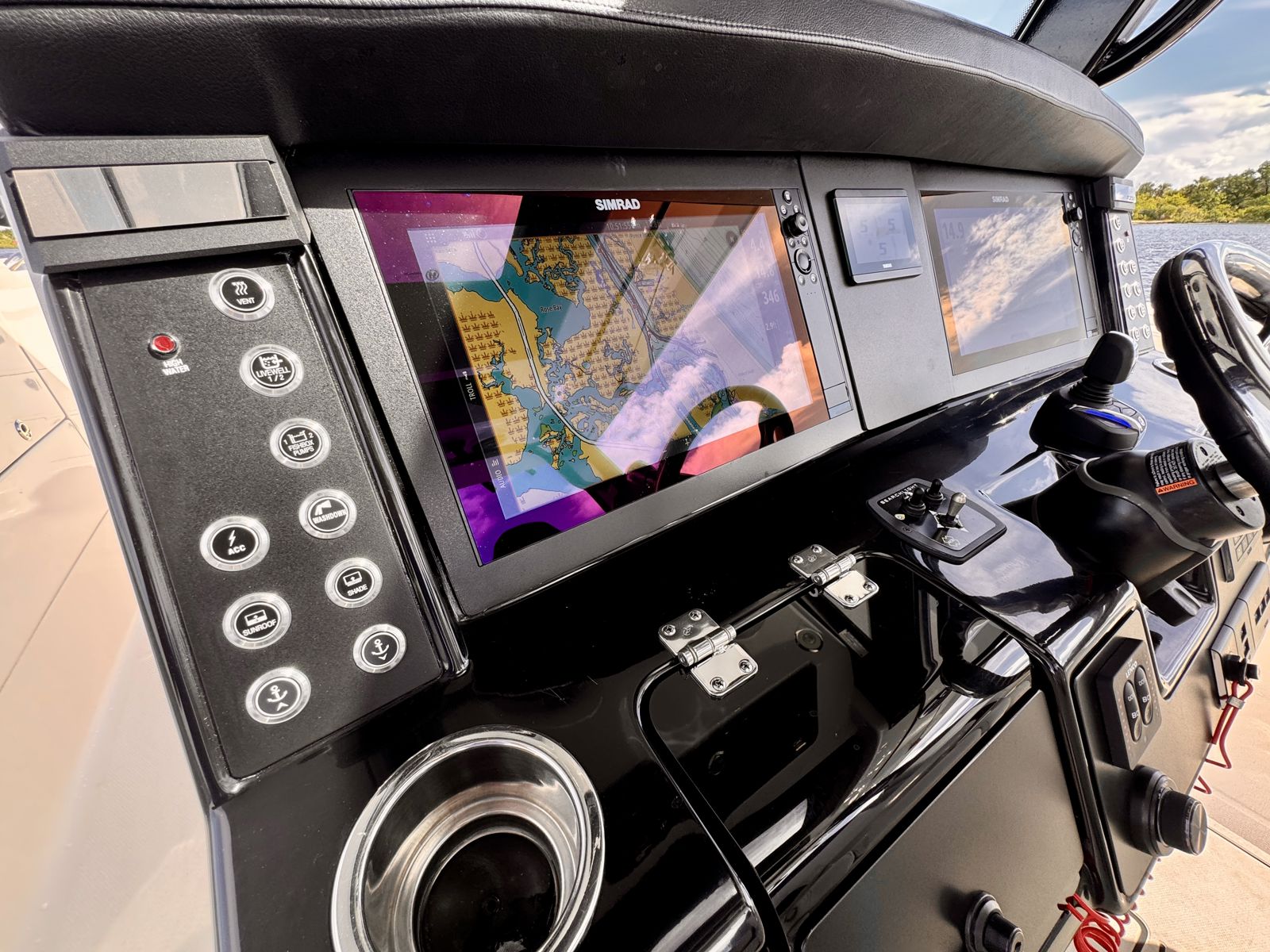 2022 Robalo R360-52