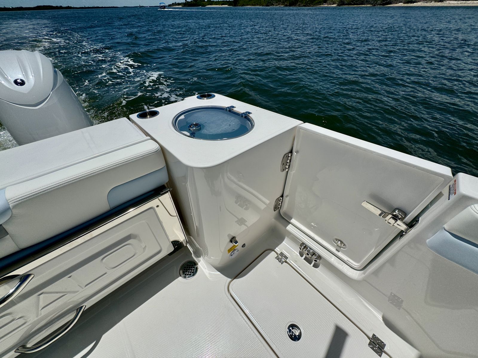 2025 Robalo R257-76