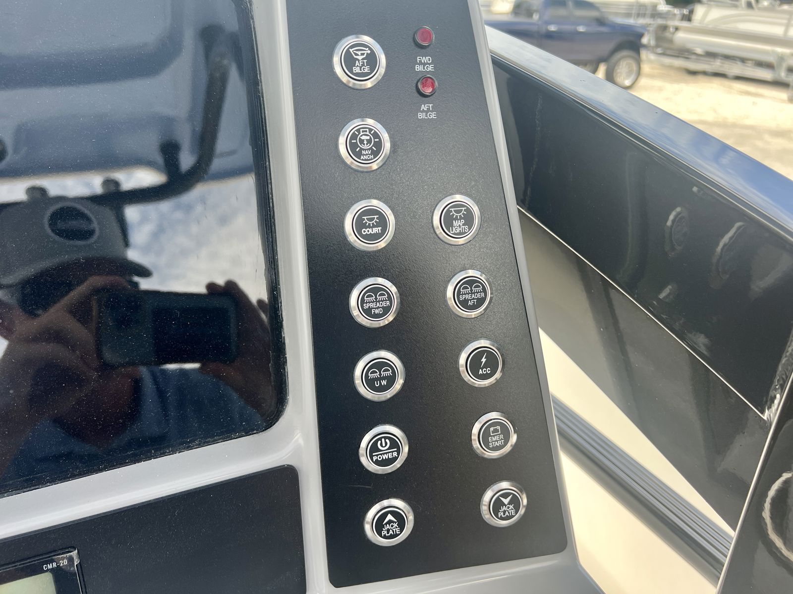 2025 Robalo 266 SD Cayman-26