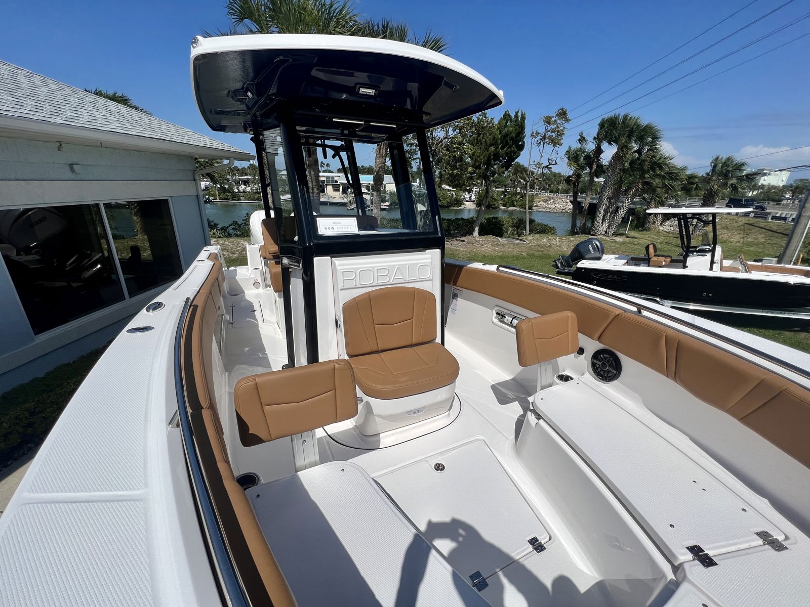 2025 Robalo R270-9