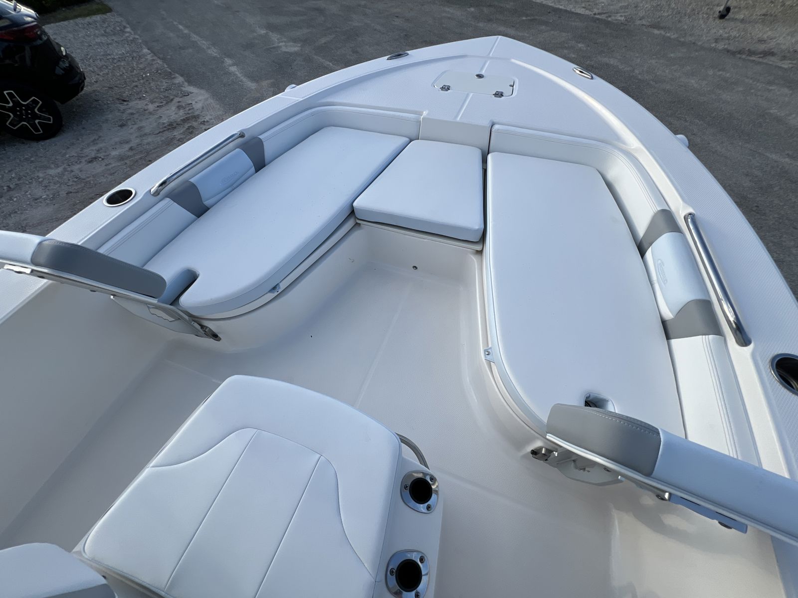 2024 Robalo 206c Cayman 20B-2-15