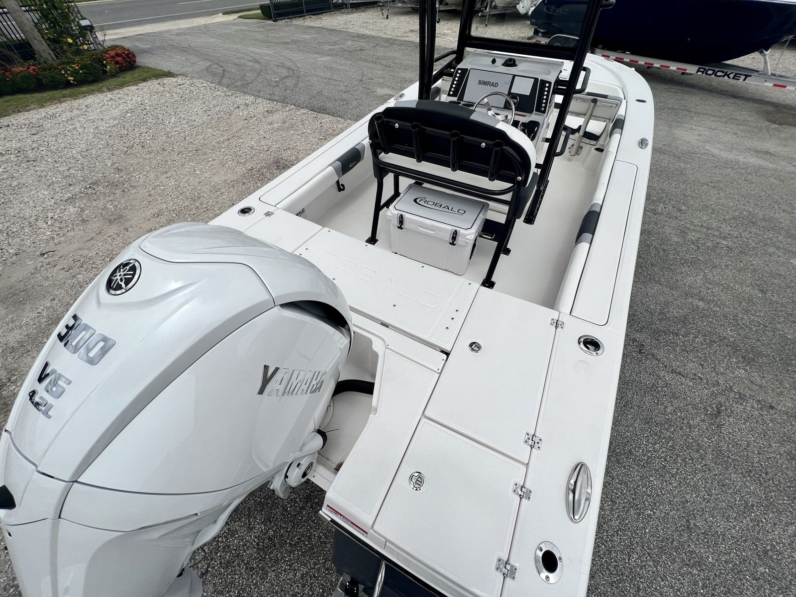 2025 Robalo 246 SD Cayman-9