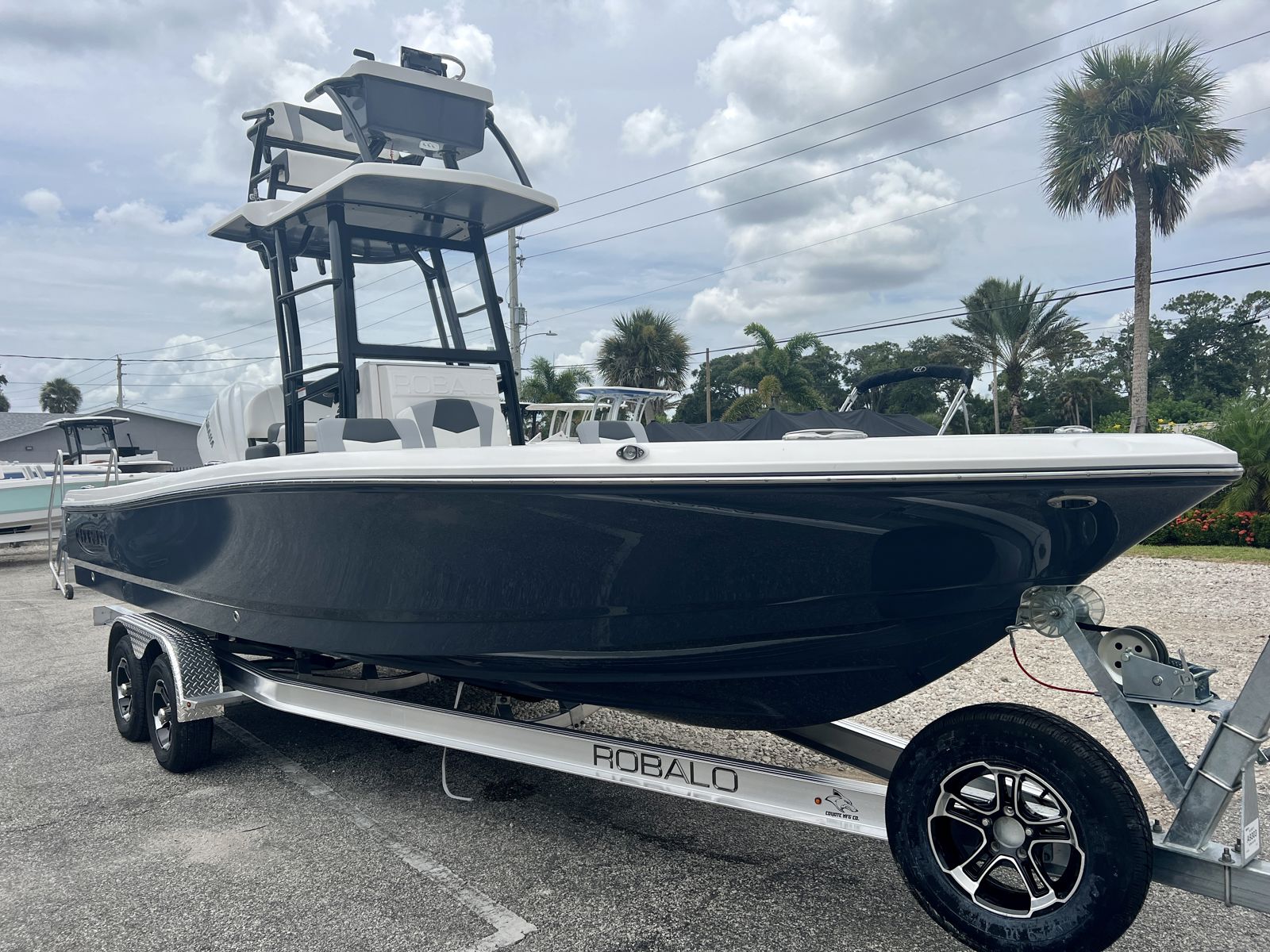 2025 Robalo 246 SD Cayman-8