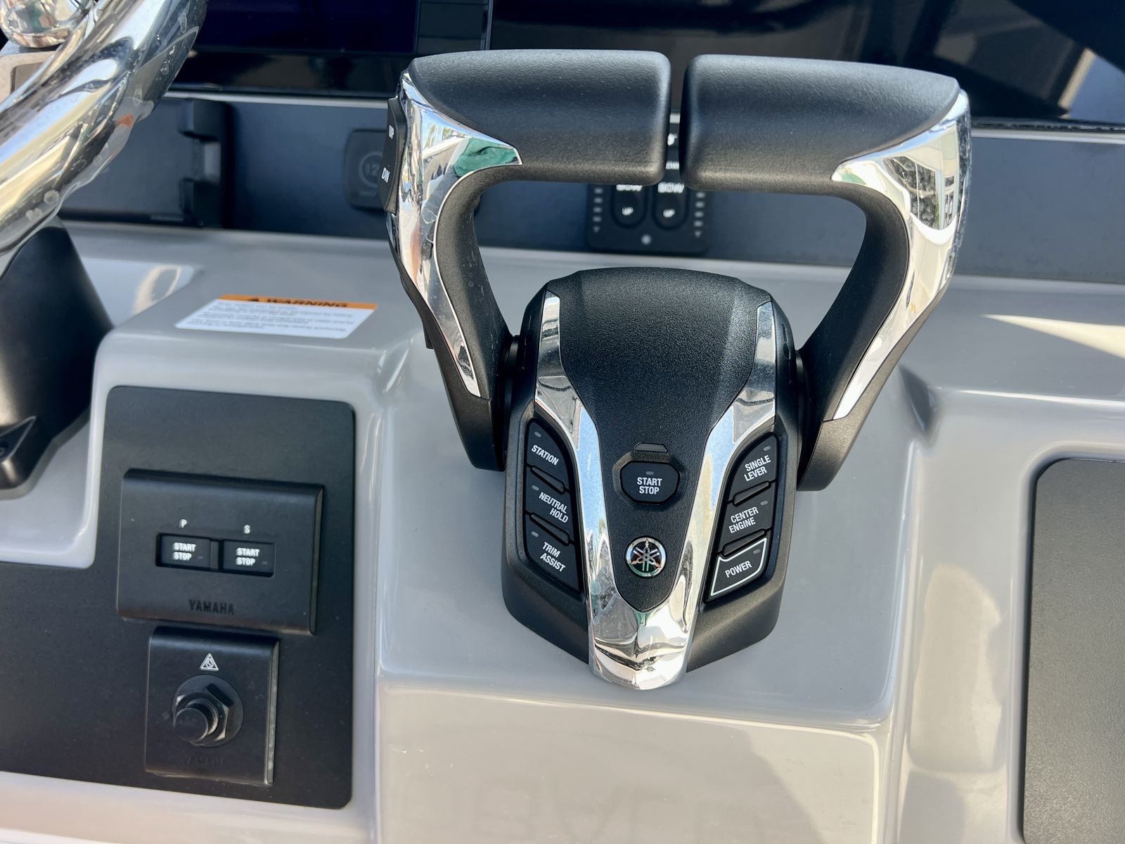 2025 Robalo R250-14
