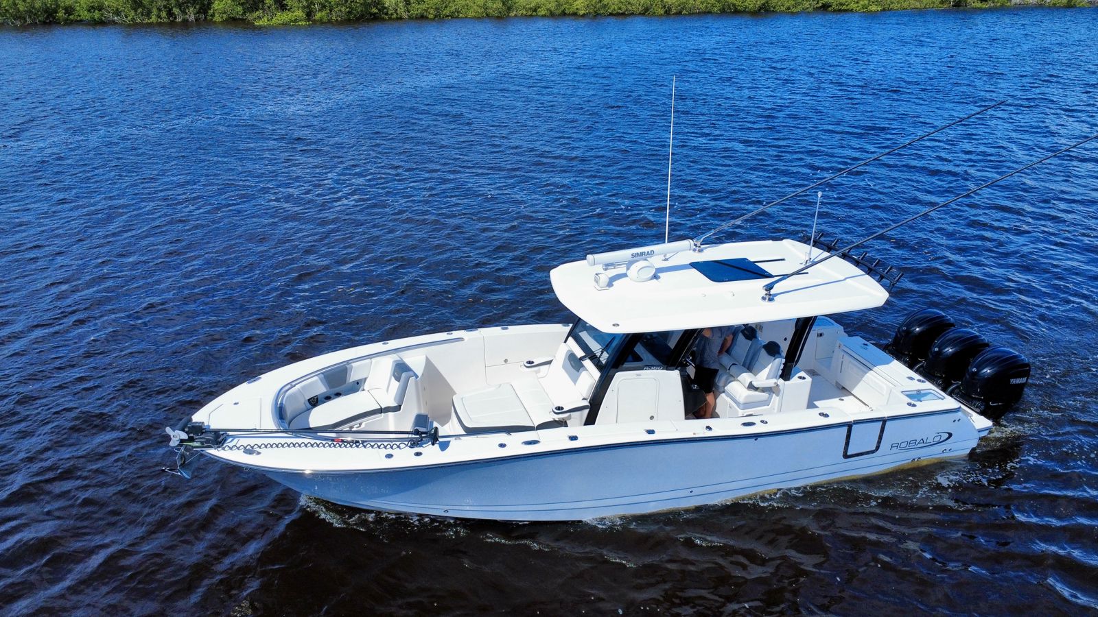 2022 Robalo R360-22