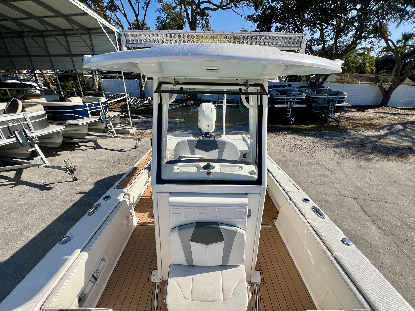 2023 Robalo 266 Cayman-18