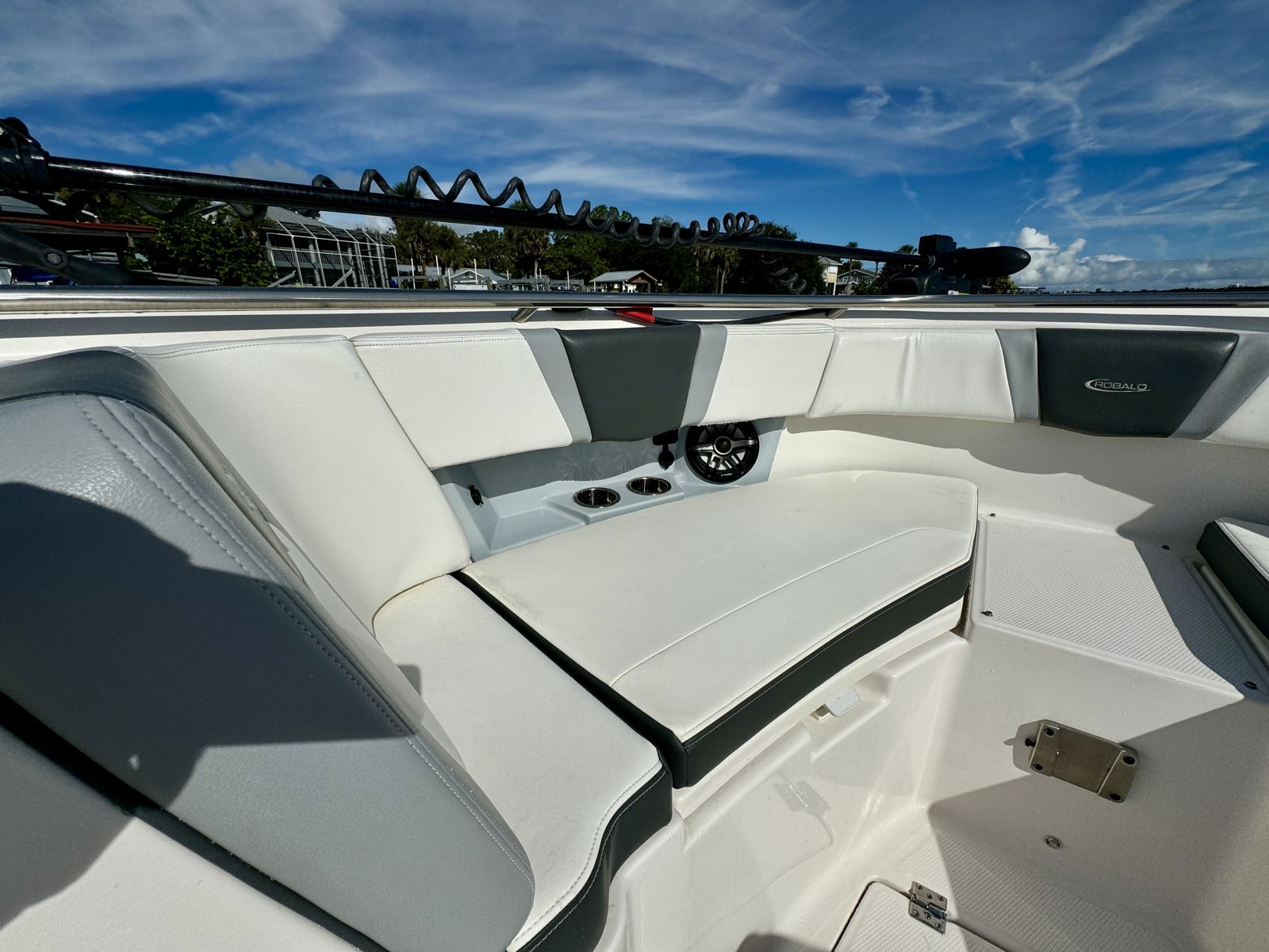2022 Robalo R360-65