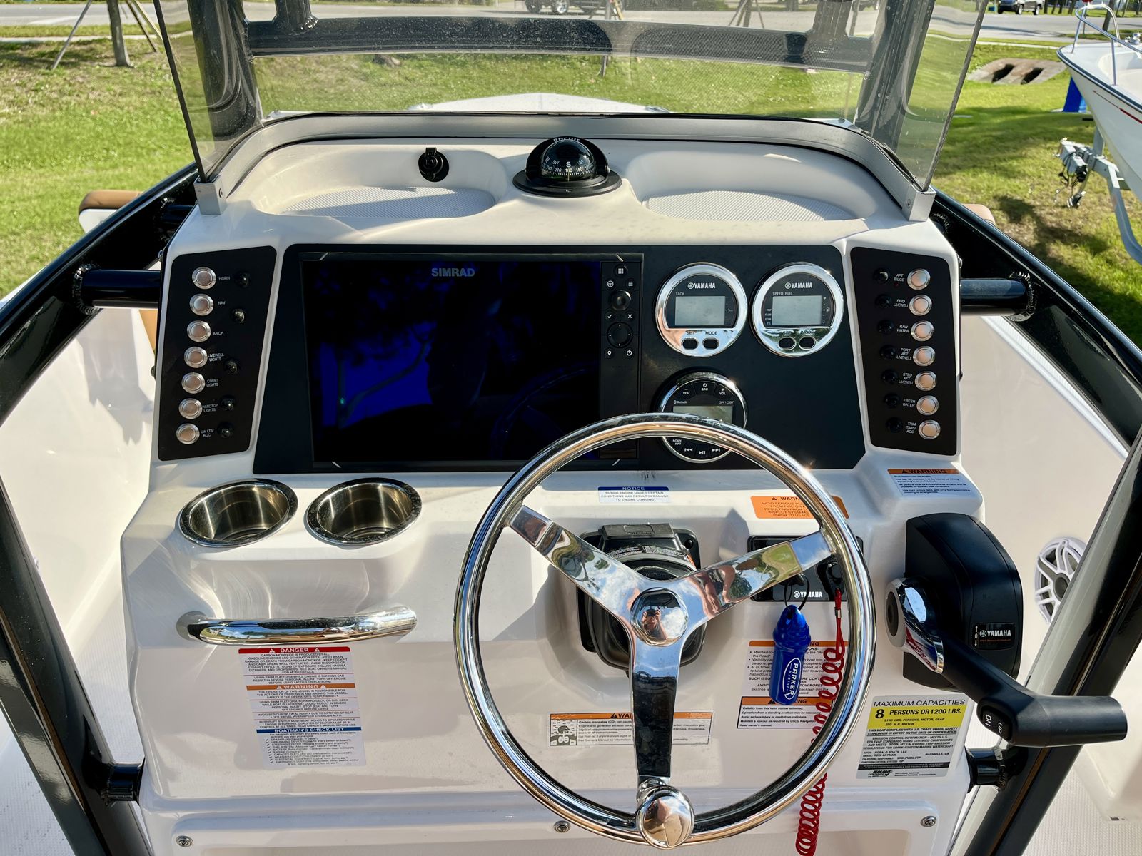 2025 Robalo 226 Cayman-9