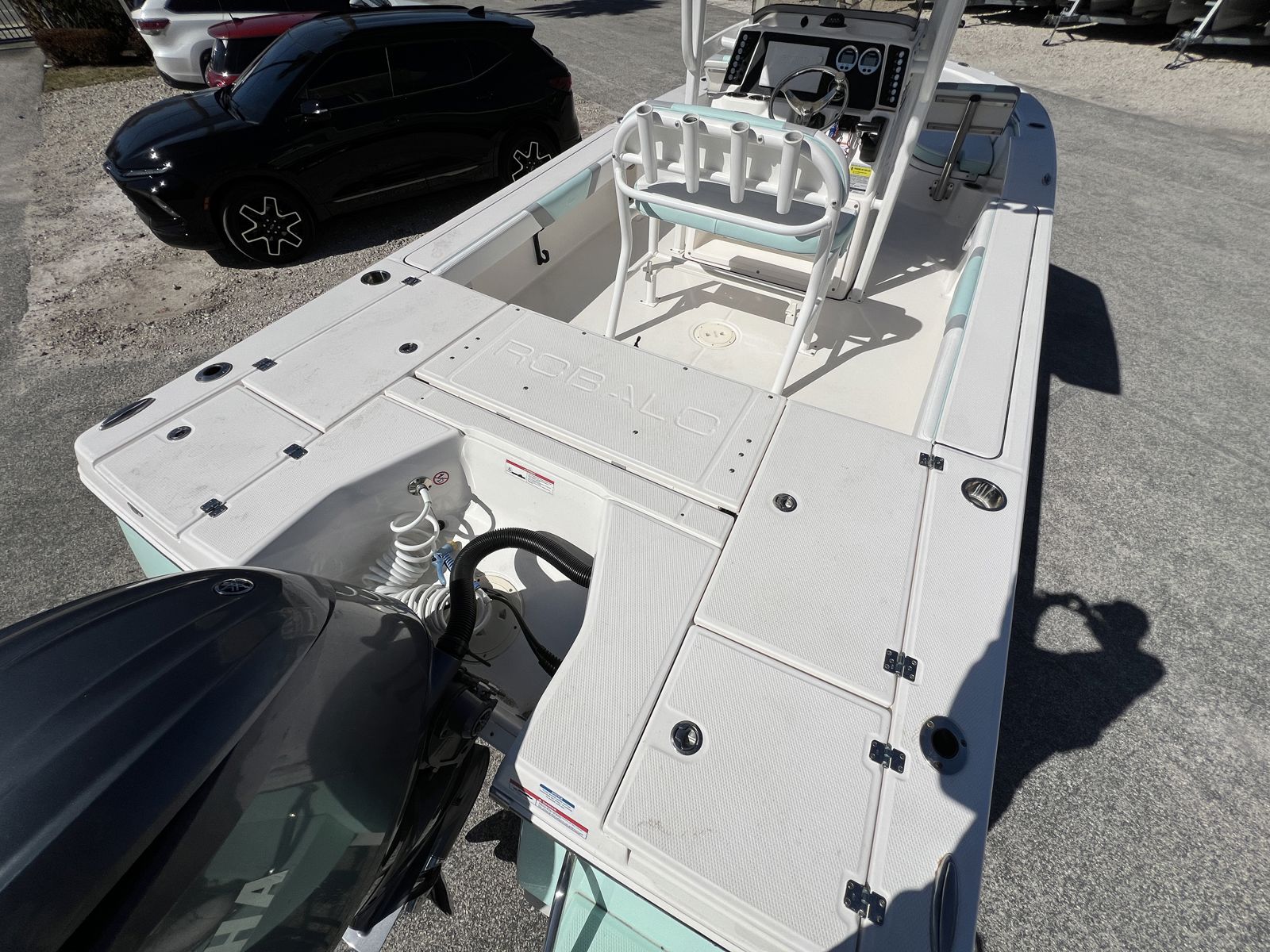 2024 Robalo 226 Cayman-9