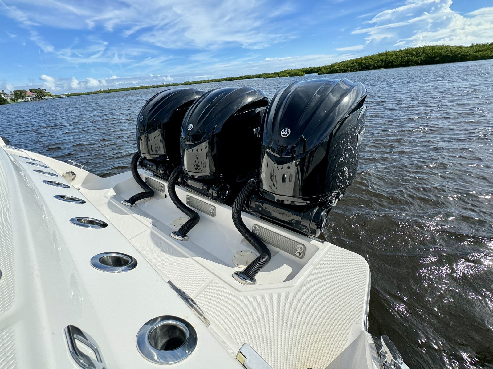 2022 Robalo R360-29