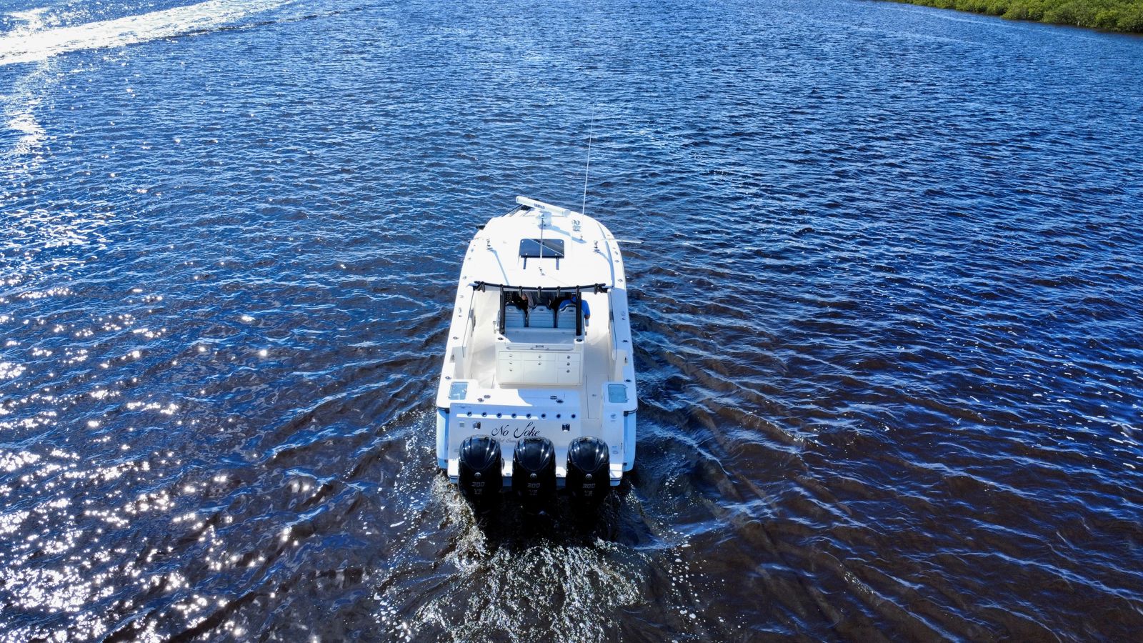 2022 Robalo R360-25