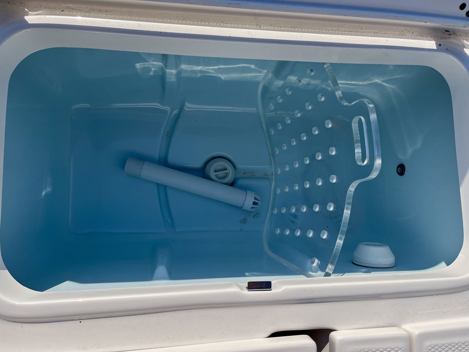2025 Robalo 226 Cayman-16