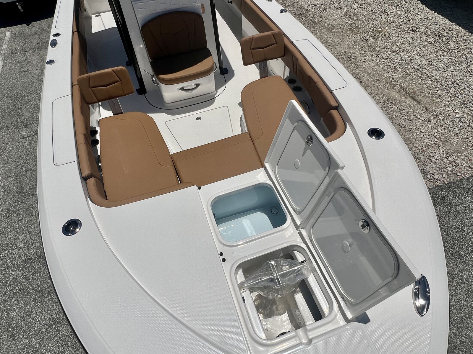 2025 Robalo 266 Cayman-22