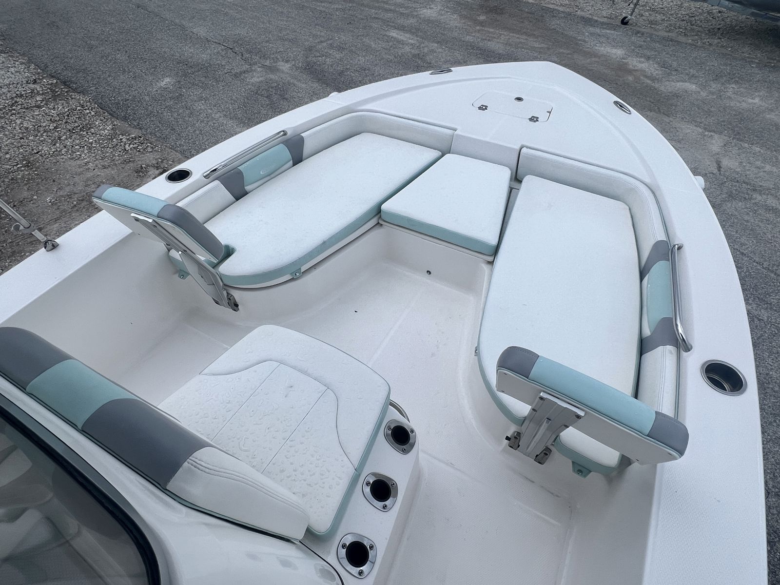 2024 Robalo 206 Cayman-9