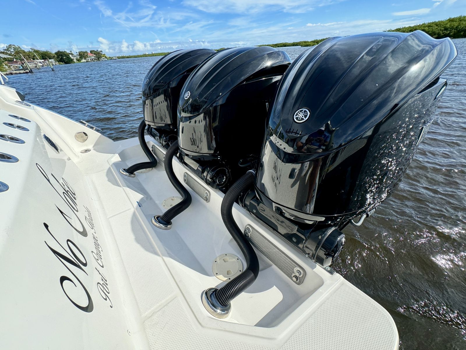 2022 Robalo R360-31