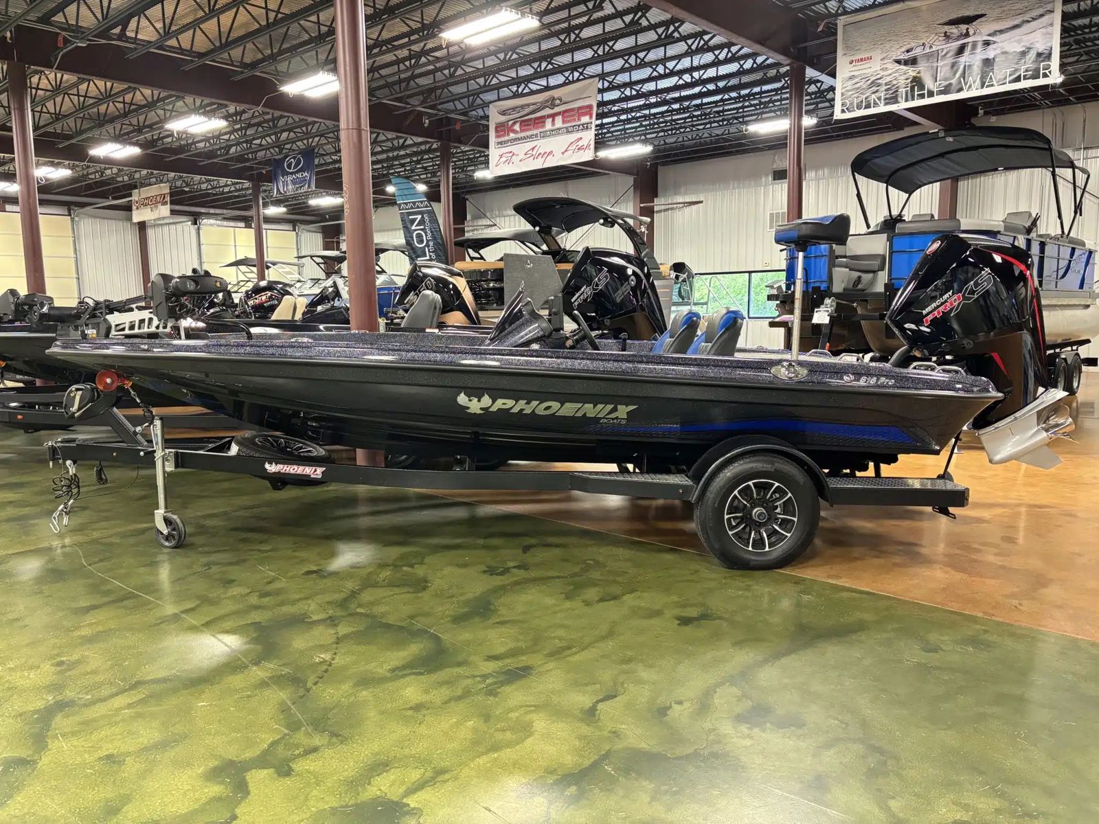 2026 Phoenix 818 PRO